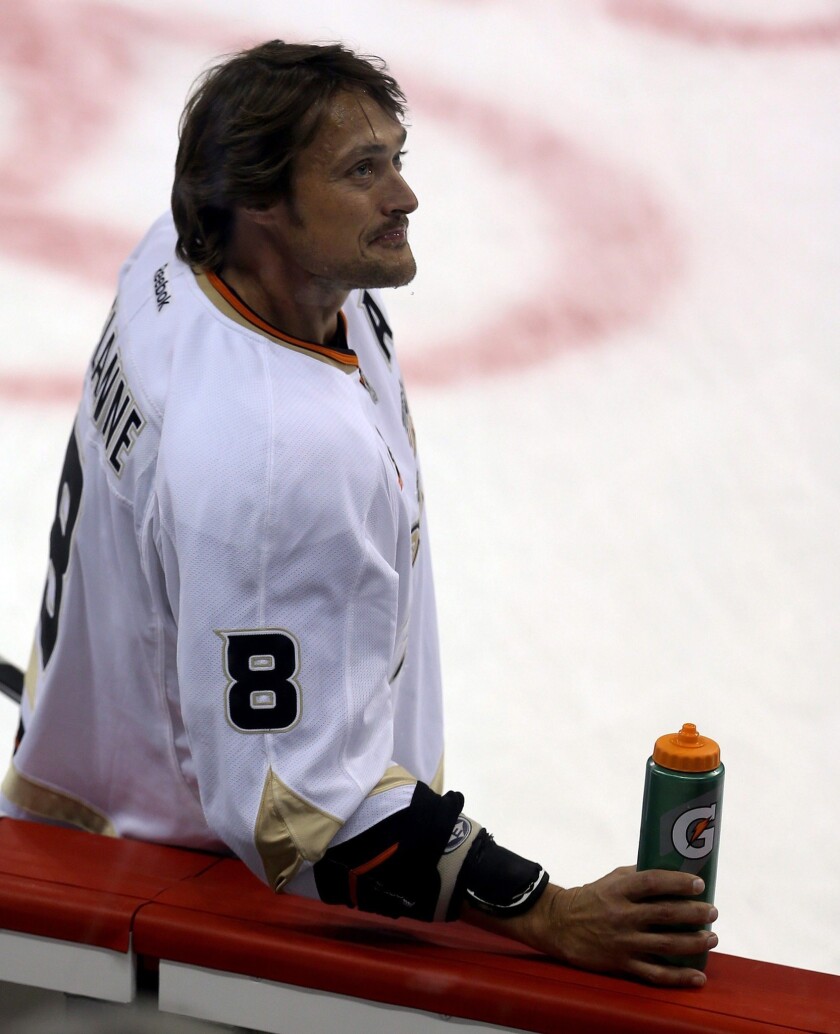 Ducks forward Teemu Selanne suffered a large cut to the mouth during the team's 3-2 win over the Philadelphia Flyers on Tuesday.