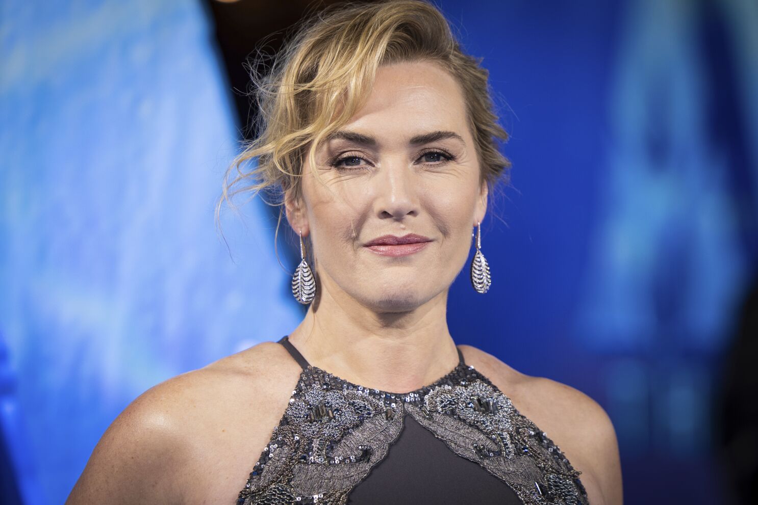 Kate Winslet aids child reporter during 'Avatar 2' interview - Los ...