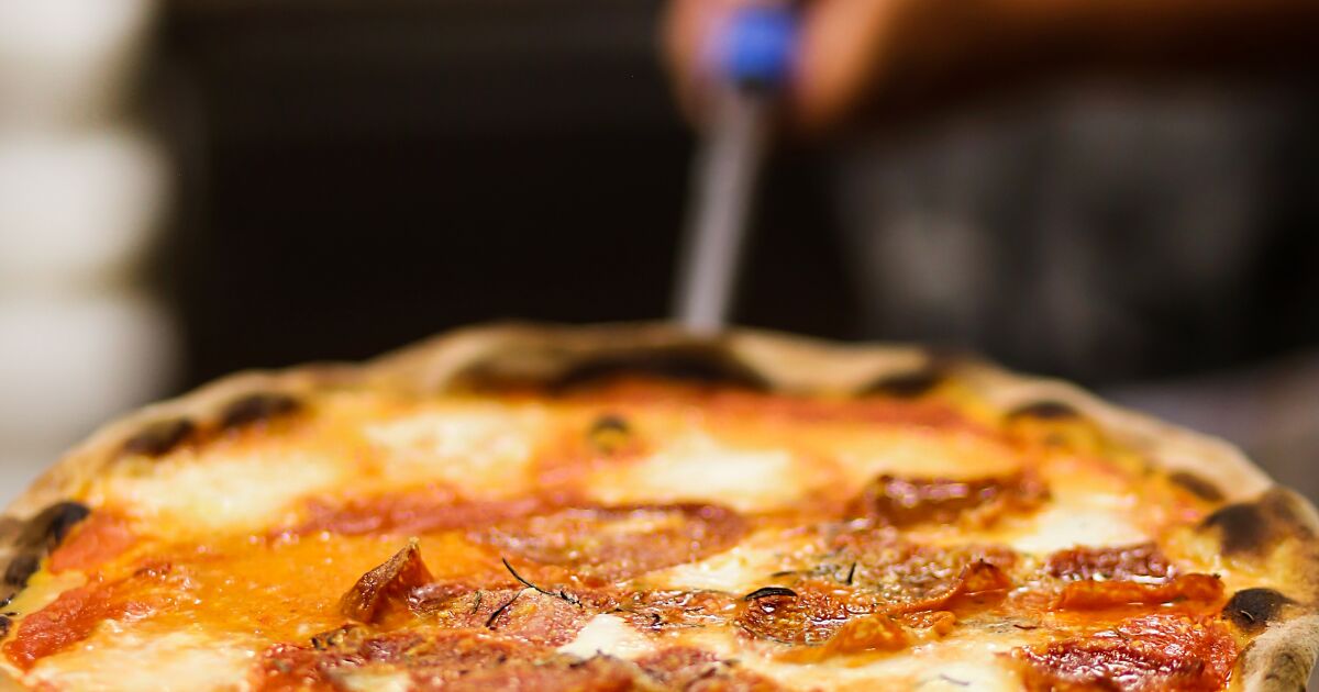 Recensione: la pizzeria n. 1 di San Diego, Ambrogio15, ha appena cambiato pasta.  Che sapore ha?