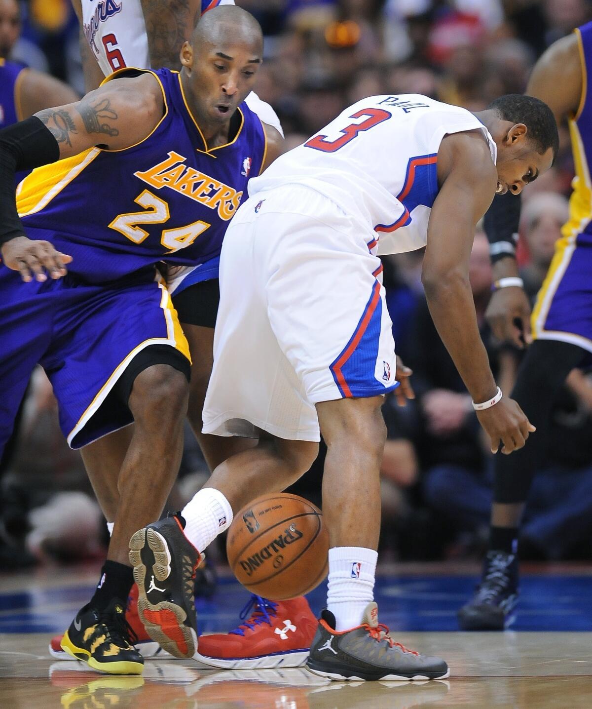 Lakers guard Kobe Bryant (24) strips the ball away from Clippers guard Chris Paul in the second half.