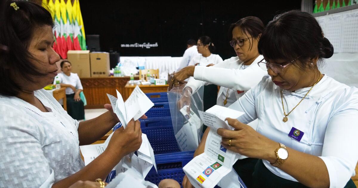 Myanmar realiza as suas primeiras eleições desde a tomada militar, mas os observadores dizem que a votação é uma traição. Myanmar realiza as suas primeiras eleições desde a tomada militar, mas os observadores dizem que a votação é uma traição.