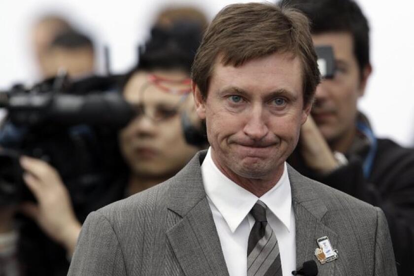 No, this is not a statue of Wayne Gretzky, this is the actual Wayne Gretzky.