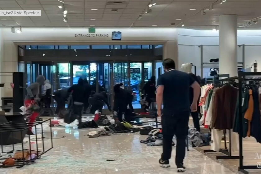 Flash Robbing Flash mobs rob Riverside, Arcadia stores - Los Angeles Times