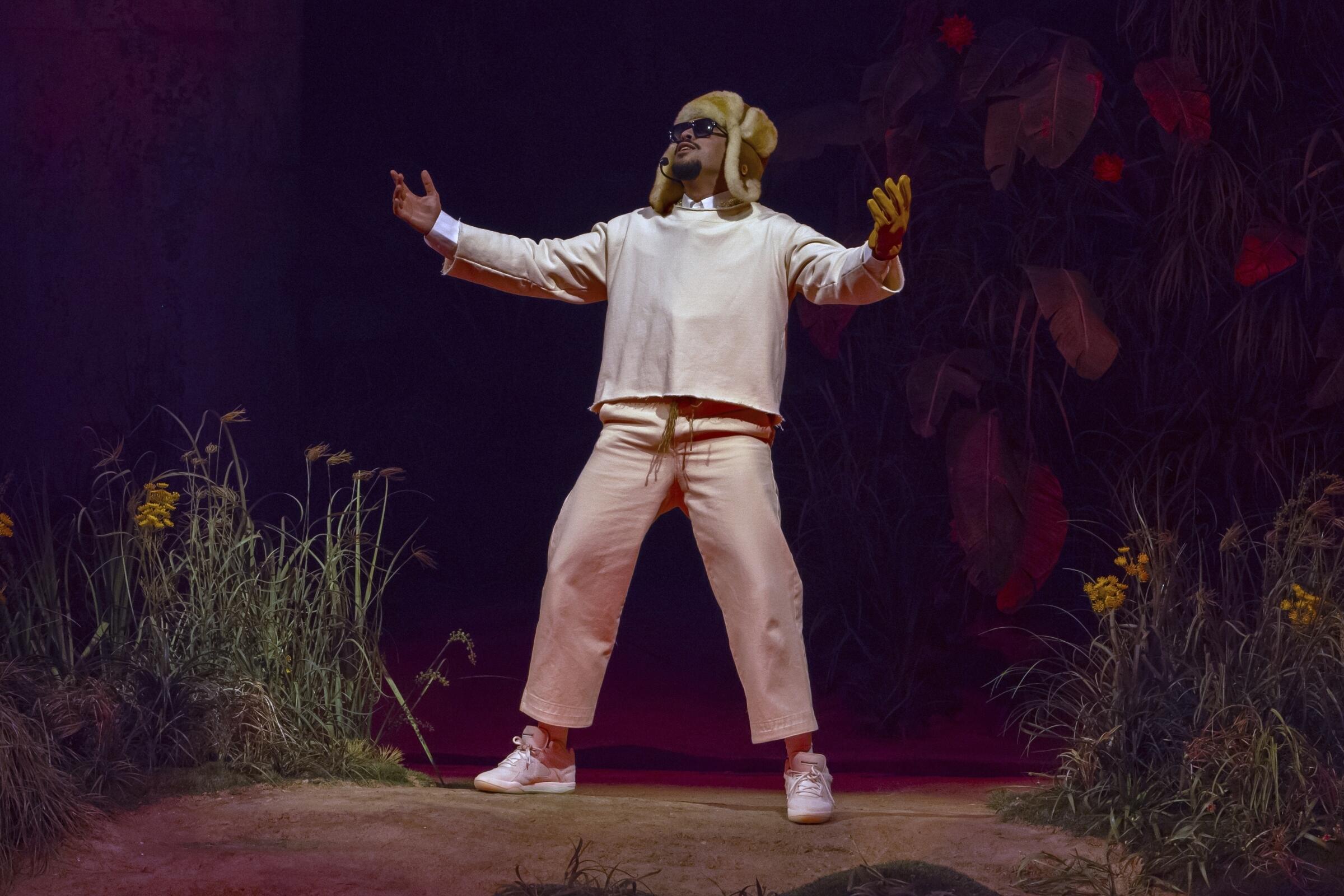 Bad Bunny canta durante su primer show de su residencia de 30 conciertos en el Coliseo de Puerto Rico José Miguel Agrelot