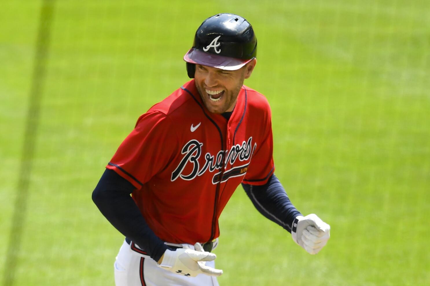 Braves' Freeman celebrates his new baby 'twins with a twist' - The