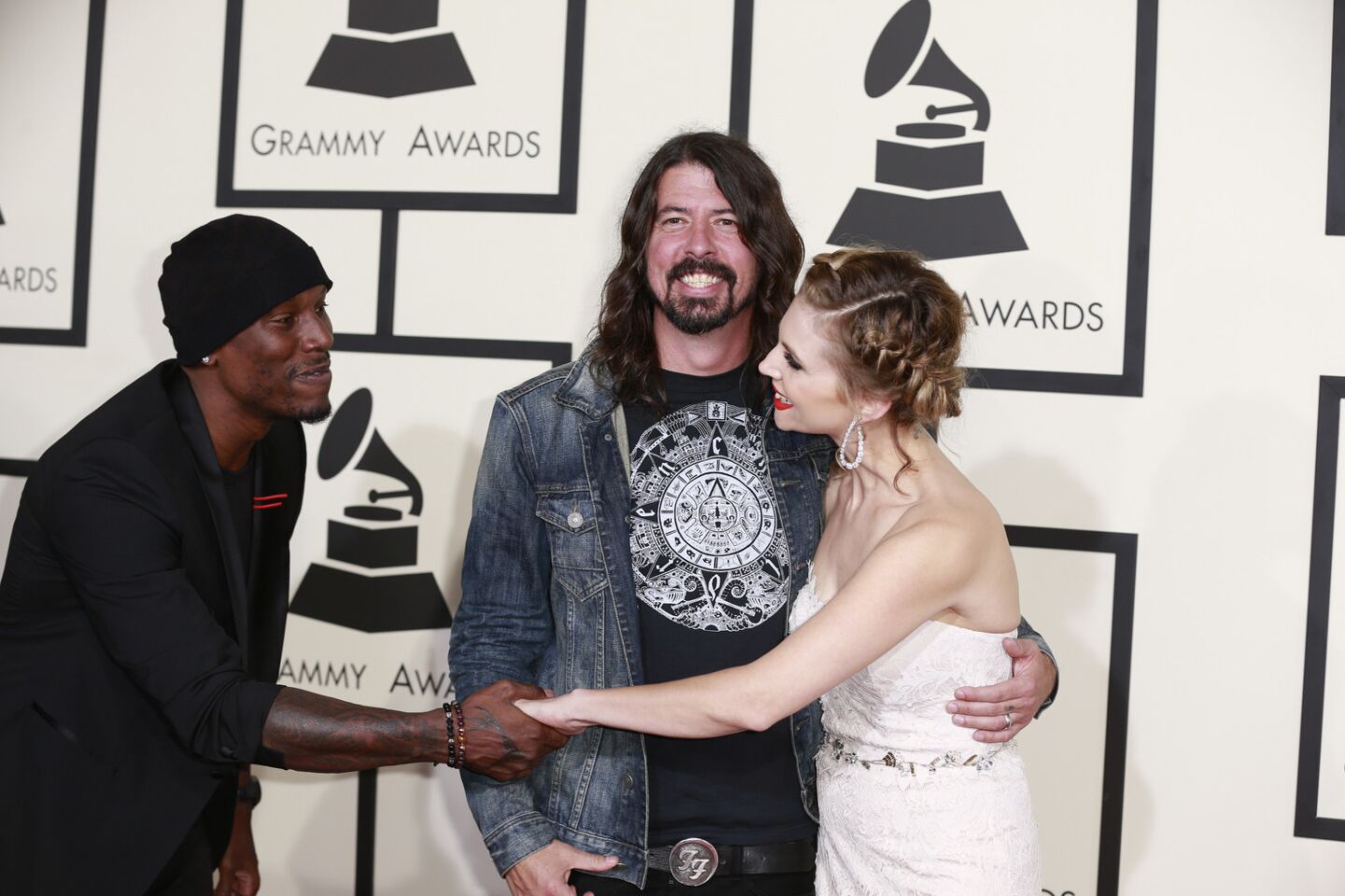 Tyrese, Dave Grohl and Jordyn Blum exhange pleasantries on the red carpet.