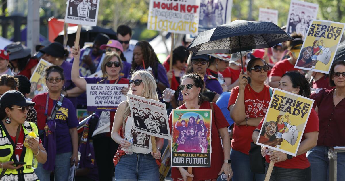 Sindicatos escolares de Los Angeles anunciam data de greve para 14 de abril no comício de quarta-feira
