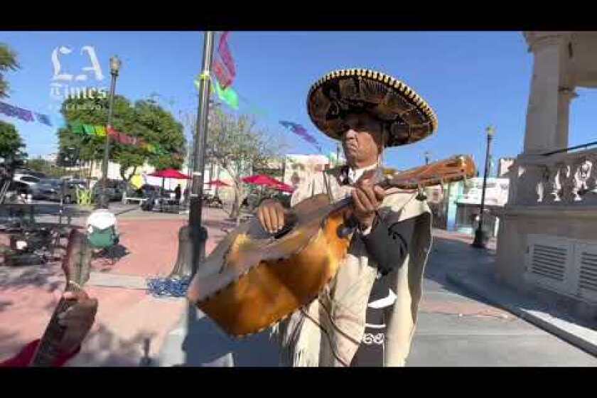 Reacciona el músico de las calles de Los Ángeles: “Gracias a 'Chente' tenemos trabajo”
