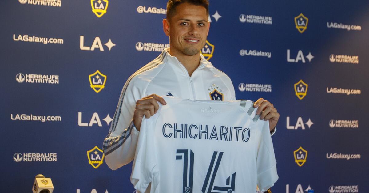 LA Times shows pictures of Chicharito with LA Galaxy kit - AS USA