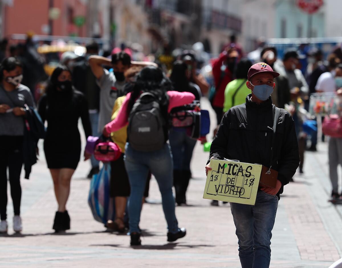 Ecuador retrocedió diez años en pobreza durante la pandemia, según un estudio