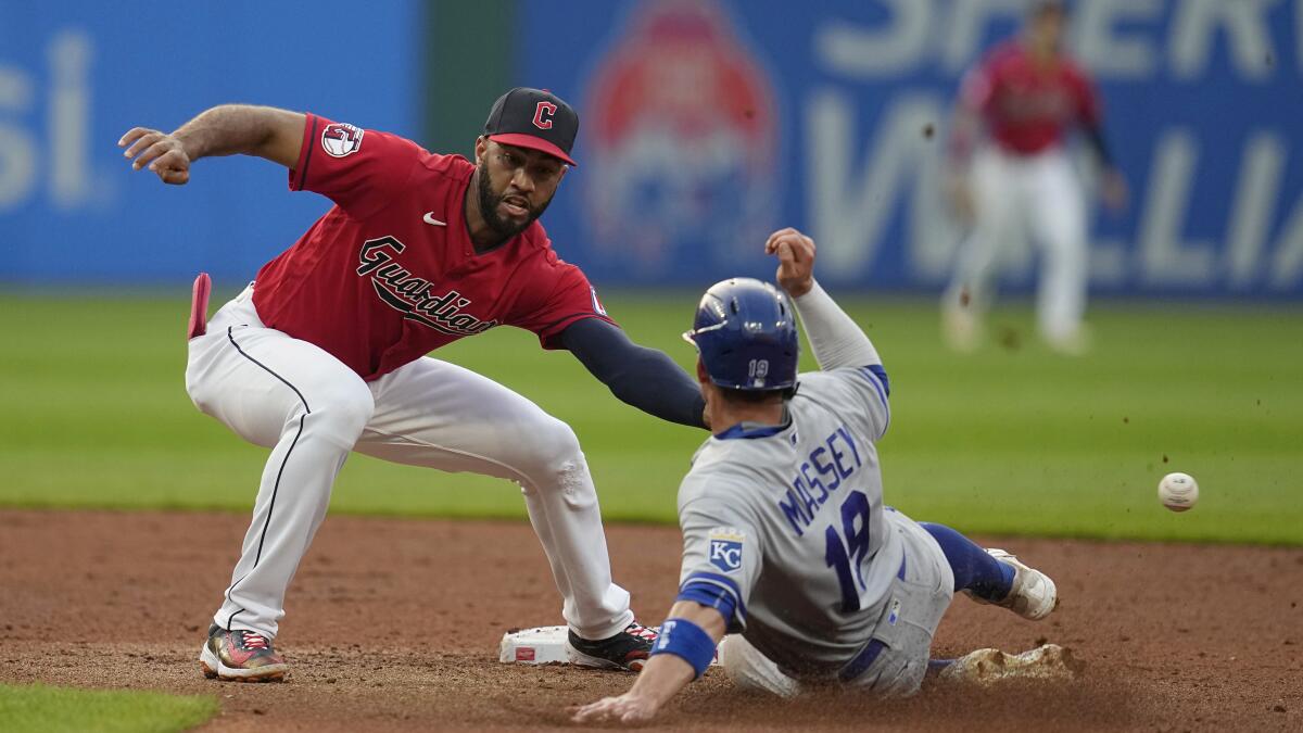 Veteran outfielder sees an opportunity with Guardians at first base 