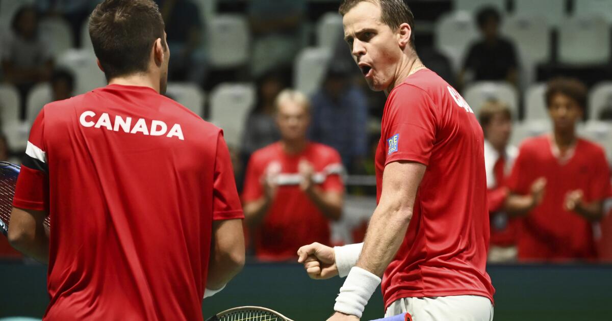 Canada beats Italy to begin title defense in Davis Cup final