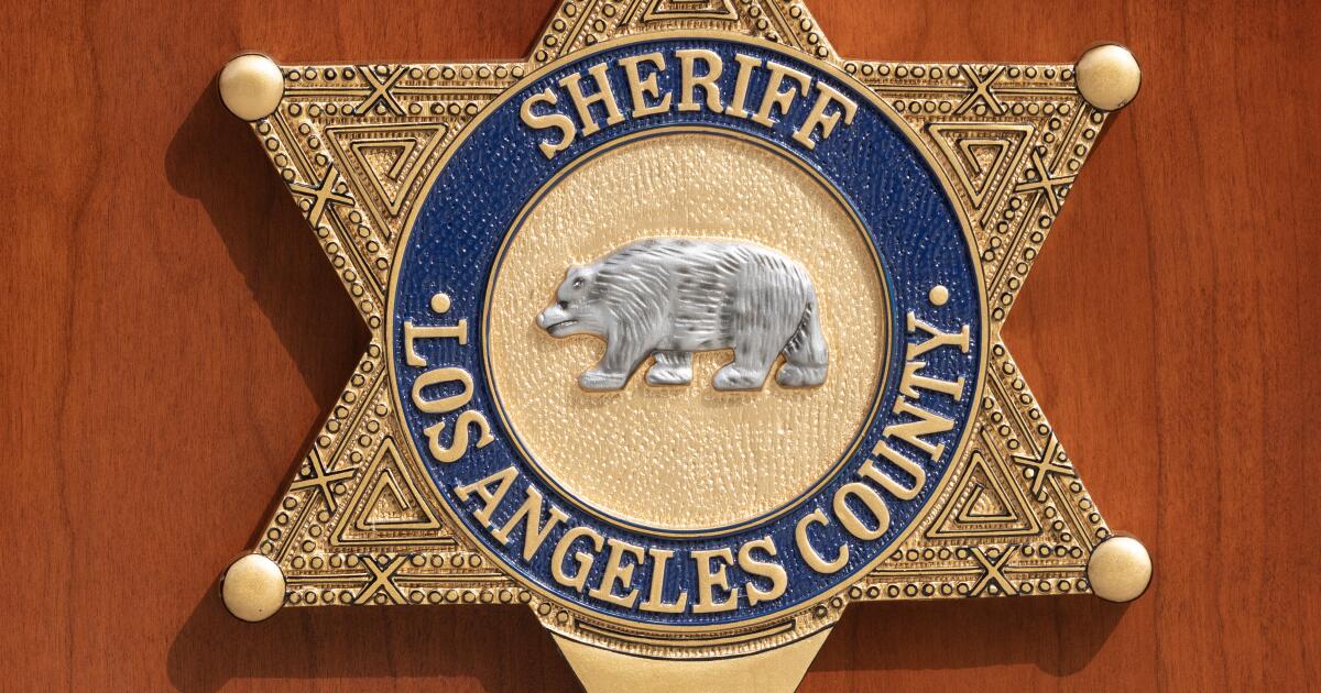 Une mère de Los Angeles accusée du meurtre d’un bébé et hospitalisée pour brûlures