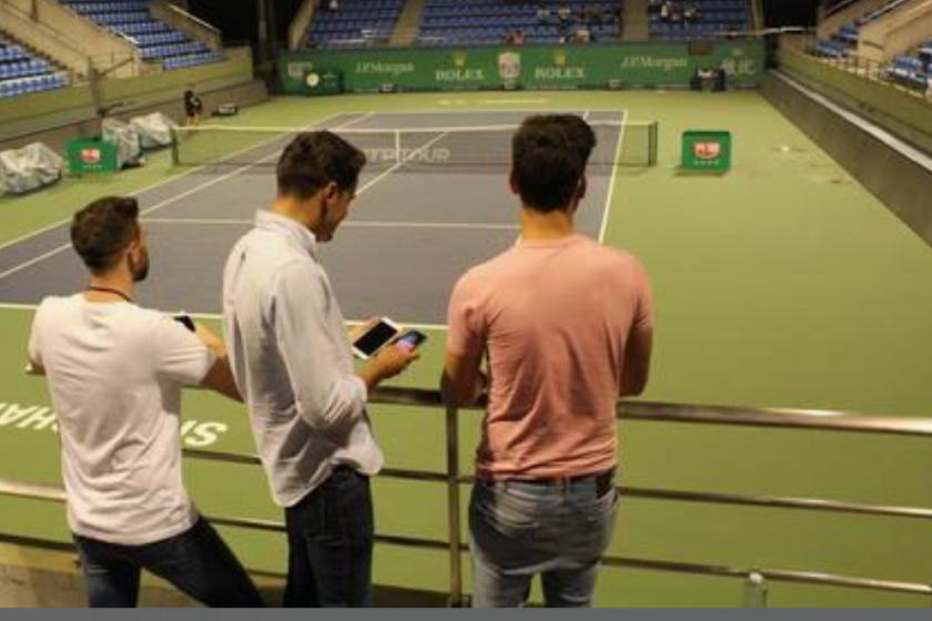 Tres 'recomendadores' españoles en la pista central del centro de tenis Qi Zhong de Shanghai, donde se disputa el Masters 1.000. EFE/Paula Escalada.