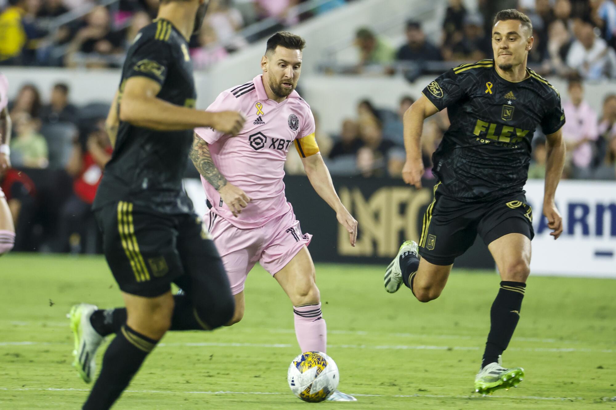 Inter Miami's Lionel Messi, center, controls the ball during an MLS soccer match between the Inter Miami CF and LAFC