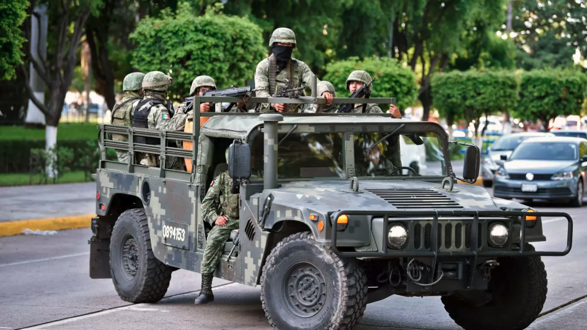 Ataque a militares en el estado mexicano de Sinaloa genera bloqueos de carreteras - Los Angeles Times