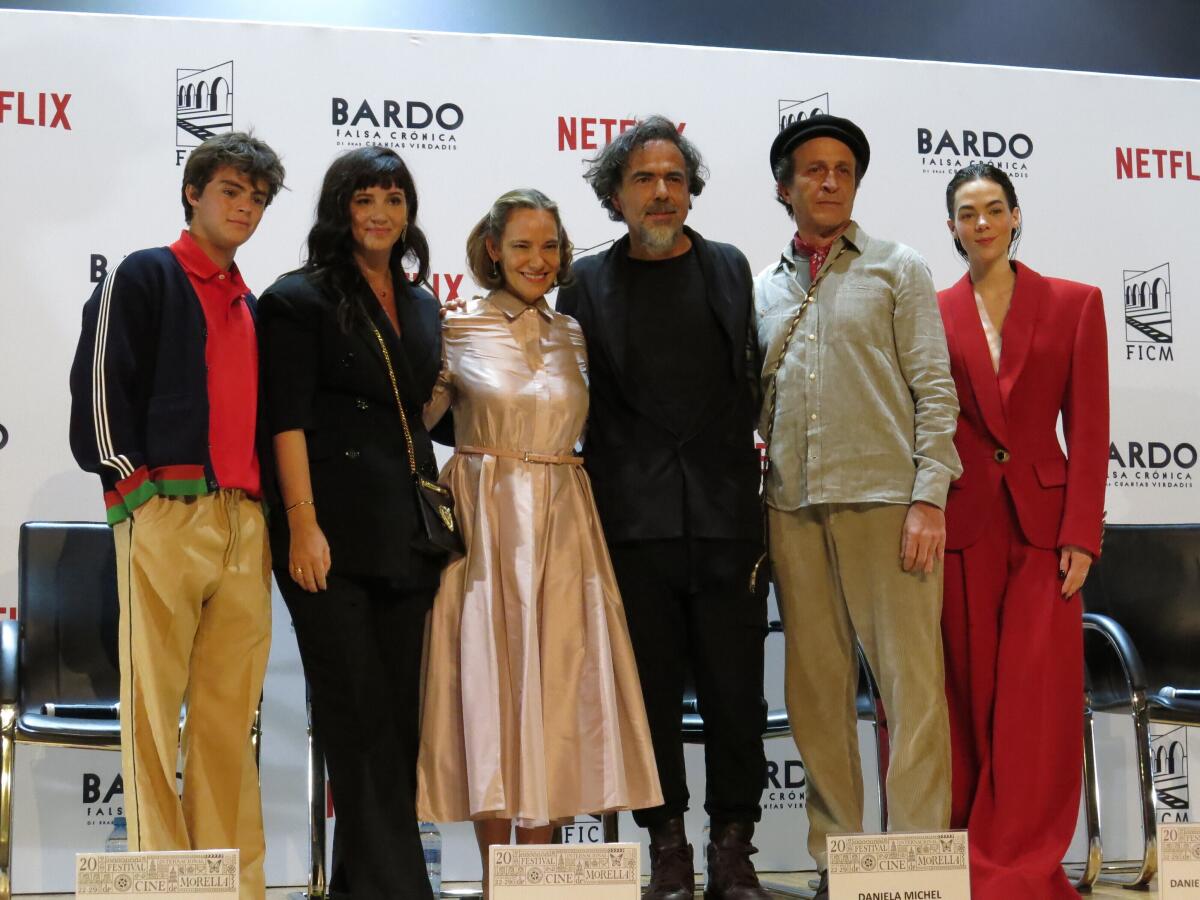El actor mexicano Iker Solano, de izquierda a derecha, la actriz argentina Griselda Siciliani