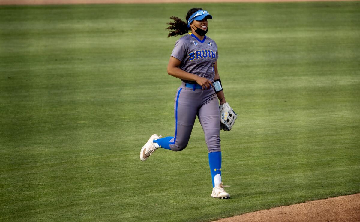 মায়া ব্র্যাডি টম ব্র্যাডির ভাইঝি। এই কারণেই ইউসিএলএ তারকা কলেজের খেলাধুলায় আগ্রহী নয় মায়া ব্র্যাডি টম ব্র্যাডির ভাইঝি। এই কারণেই ইউসিএলএ তারকা কলেজের খেলাধুলায় আগ্রহী নয়