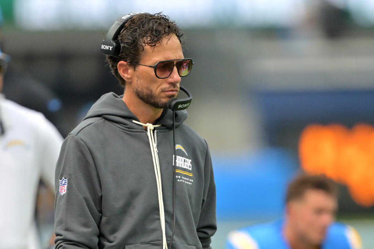 Three Timetable Mike McDaniel blames himself for Chargers' offensive woes - Los Angeles ...