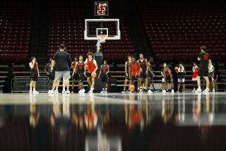 SAN DIEGO, CA - SEPTEMBER 26: San Diego State basketball players work out during a practice at Viejas Arena on Monday, September 26, 2022 in San Diego, CA. (K.C. Alfred / The San Diego Union-Tribune)