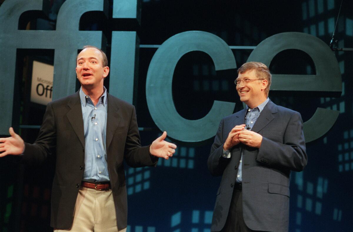 Jeff Bezos, fundador CEO de Amazon y Bill Gates, dueño de Microsoft Corp.