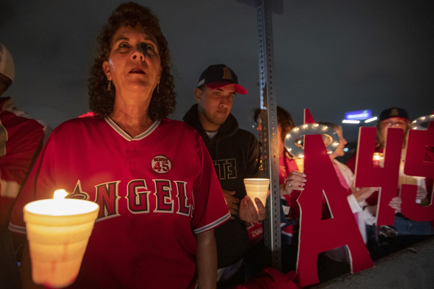 Angels fans hold vigil for Tyler Skaggs