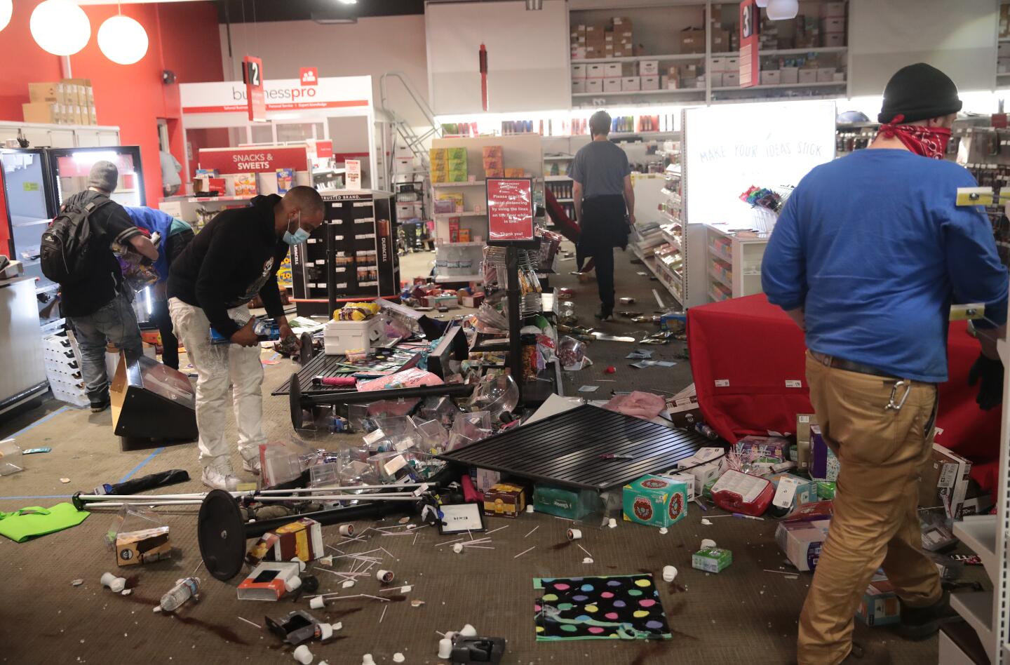 Looting in Minneapolis