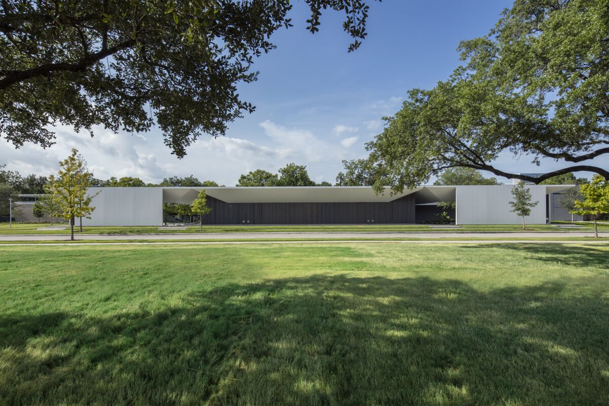 The western elevation of the Menil Drawing Institute in Houston, by Johnston Marklee & Assoc.