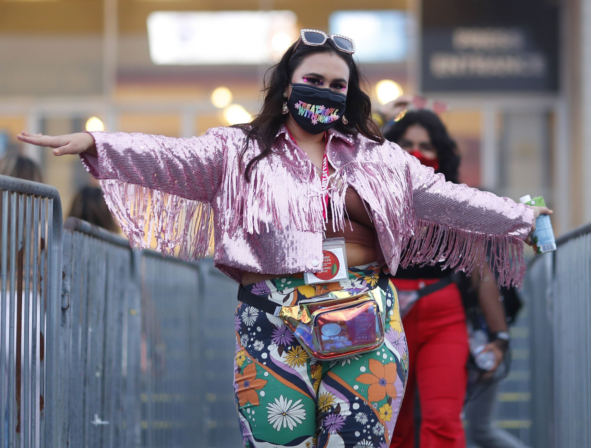 Photos: Fashion at Harry Styles concert - The San Diego Union-Tribune