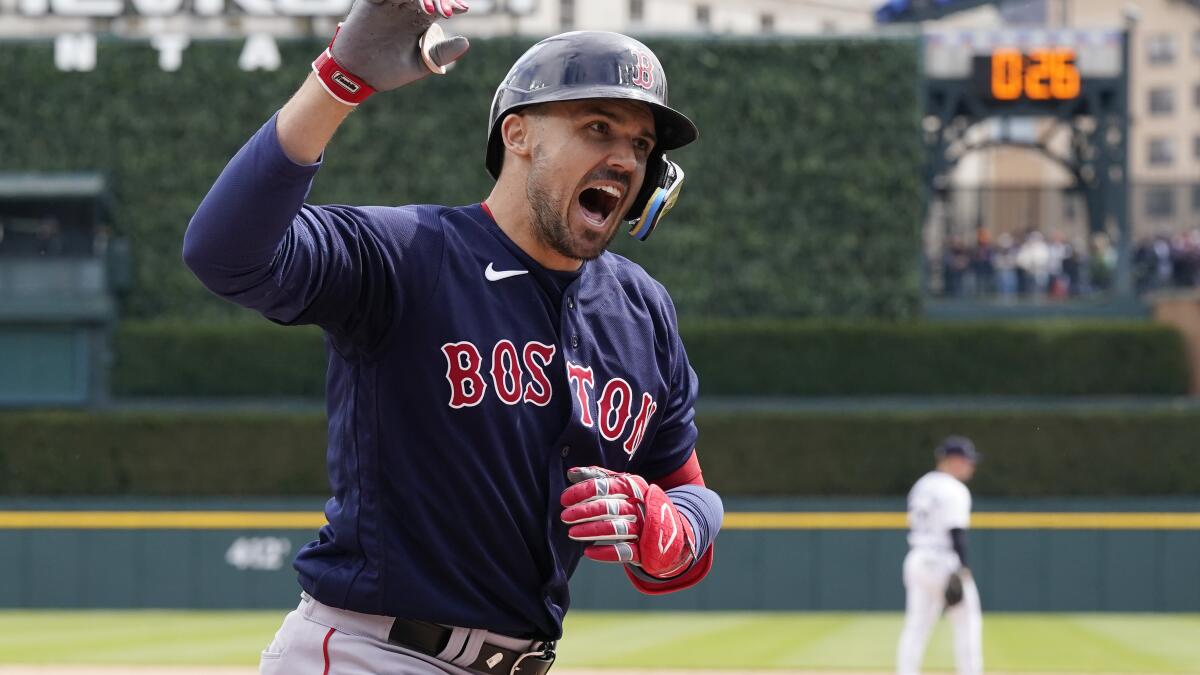 Boston Red Sox sign Adam Duvall to one-year deal, reports say