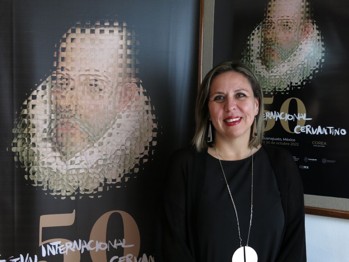 Mariana Aymerich, directora general del Festival Internacional Cervantino de México, posa en la Ciudad de México 