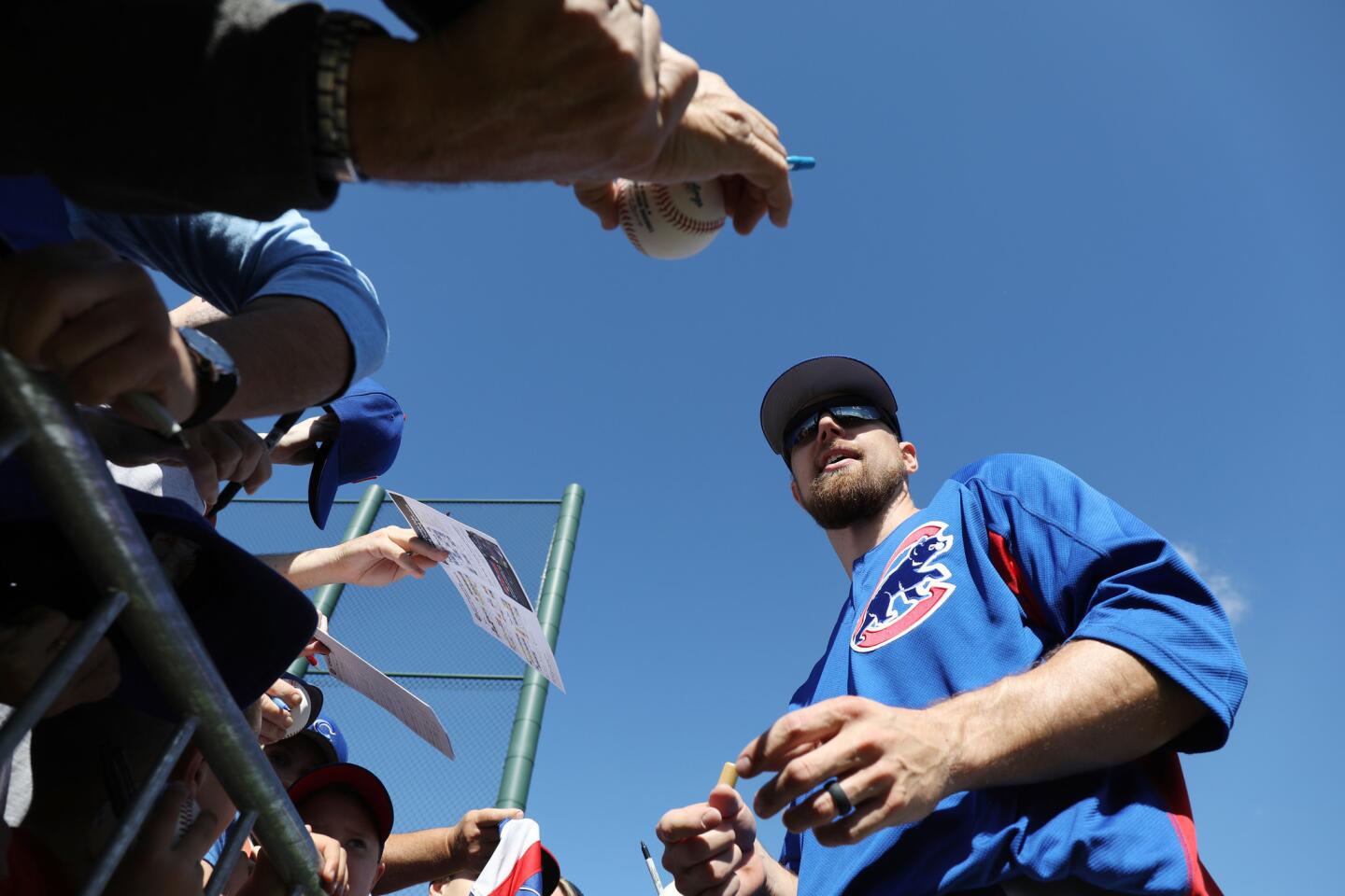 ct-cubs-arrive-at-spring-training-photos-007