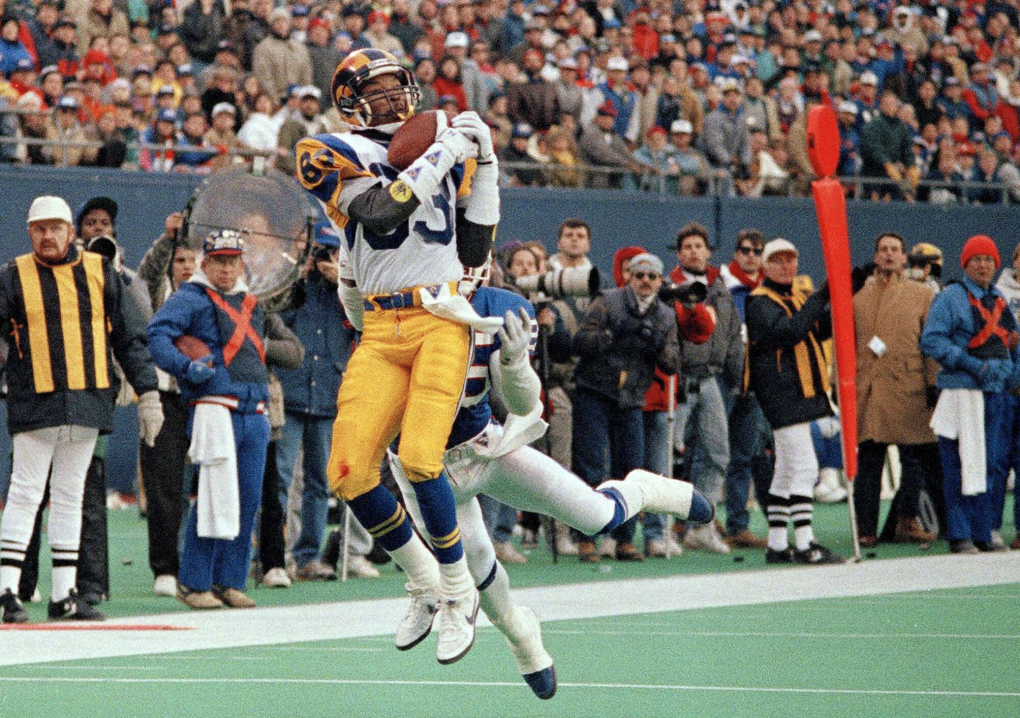 Los Angeles Rams Willie Anderson takes the ball into the end zone for the winning touchdown against the Giants, Jan. 7, 1990