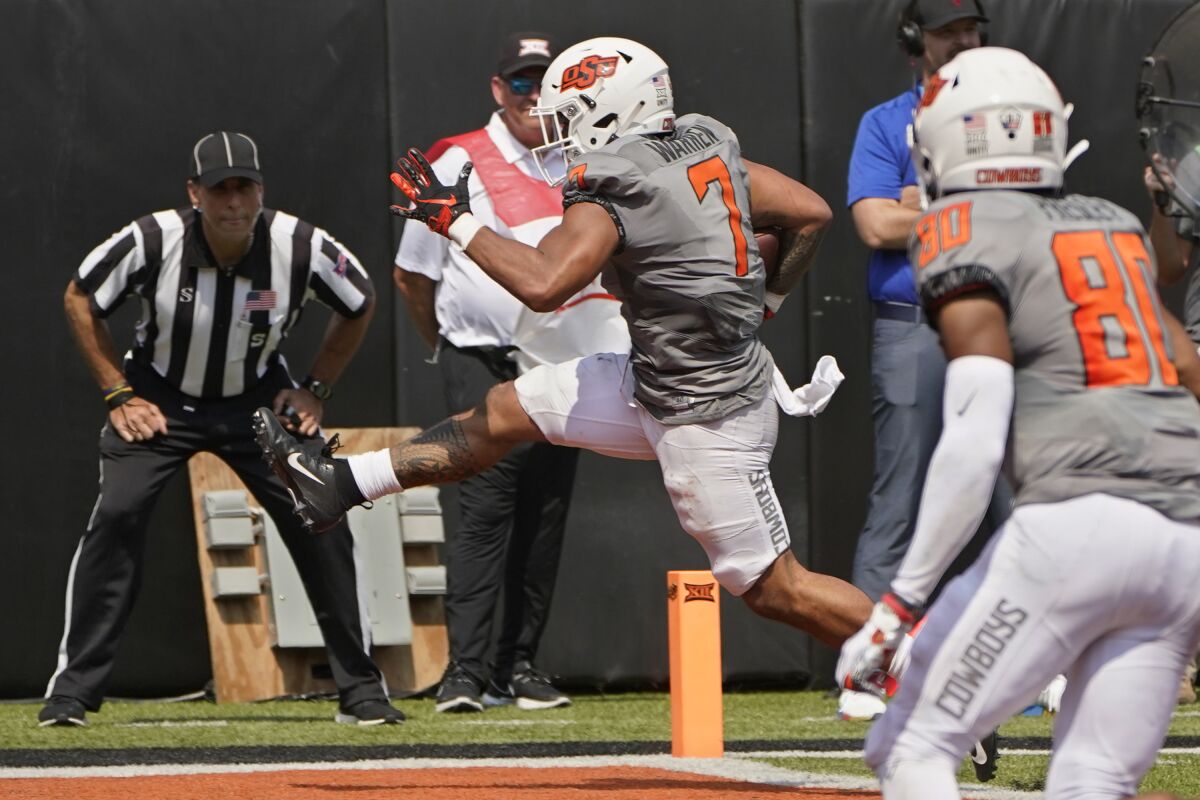 Oklahoma State running back Jaylen Warren (7) runs into the endzone with a touchdown in the second half of an NCAA college football game against Tulsa, Saturday, Sept. 11, 2021, in Stillwater, Okla. (AP Photo/Sue Ogrocki)
