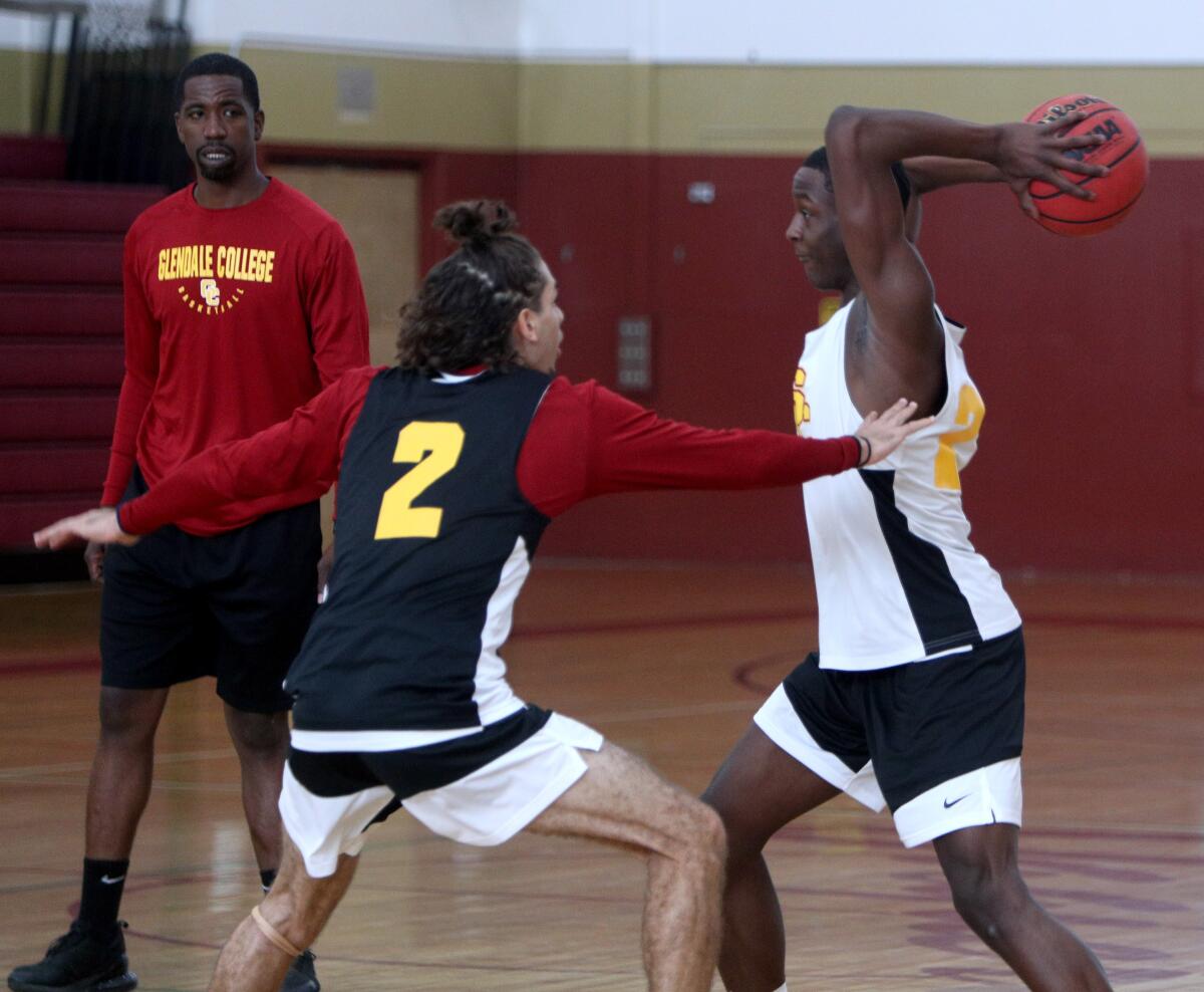 Glendale Community College men's basketball player Xavier Sorrell makes a pass during practice at Verdugo Gym in Glendale on Friday, Oct. 25, 1029.