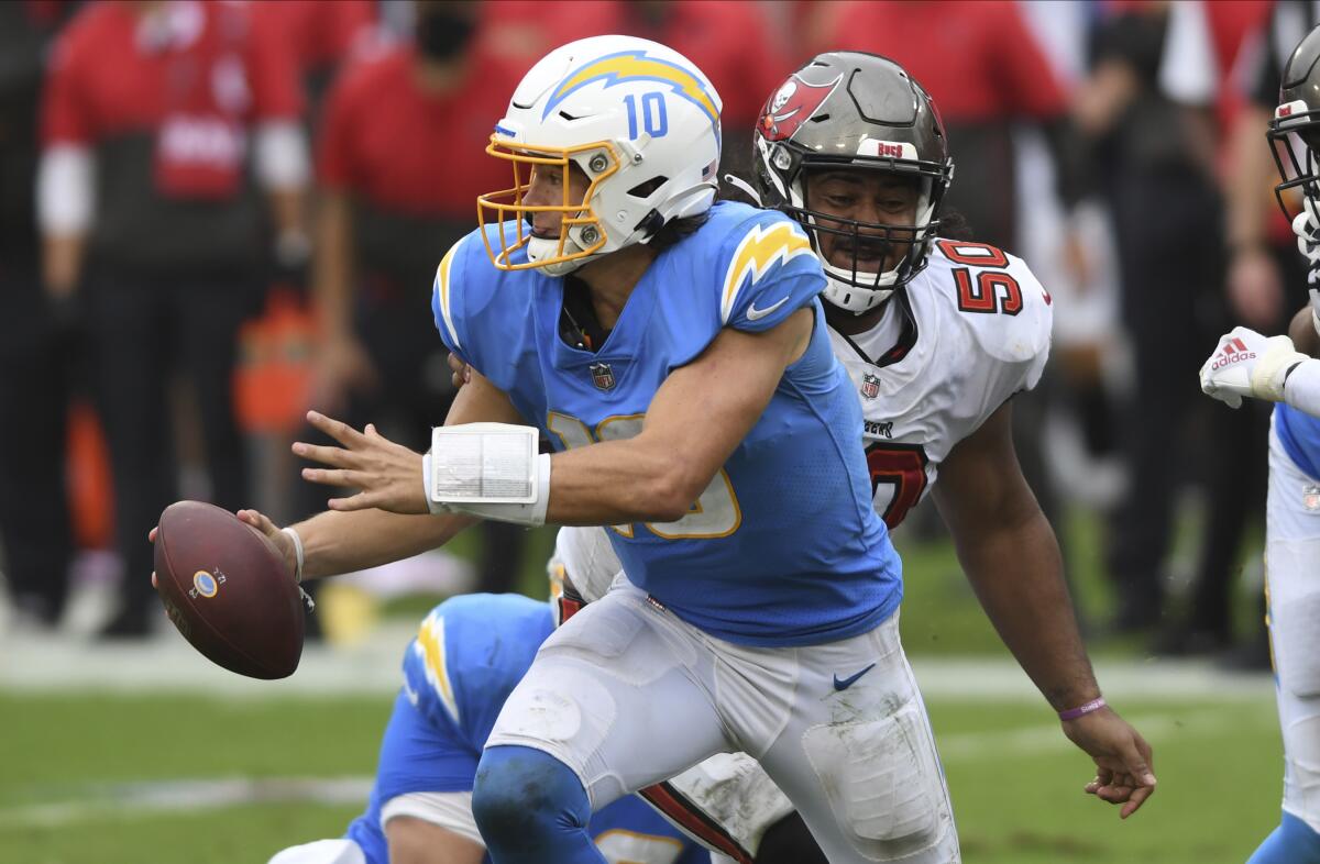 Chargers' Justin Herbert can't outscore Buccaneers' Tom Brady - Los Angeles Times