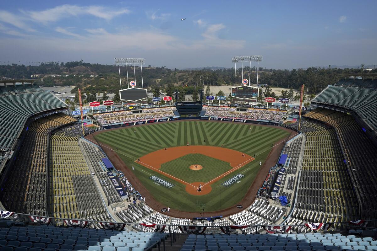 ARCHIVO - Foto del 5 de octubre del 2020, el Estadio de los Dodgers 