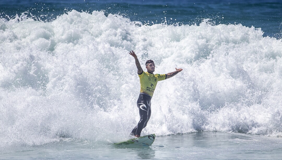 Gabriel Medina celebrates pulling off an aerial maneuver as he beats Filipe Toledo