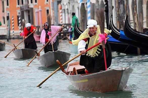 Tuesday: Day in photos - Venice