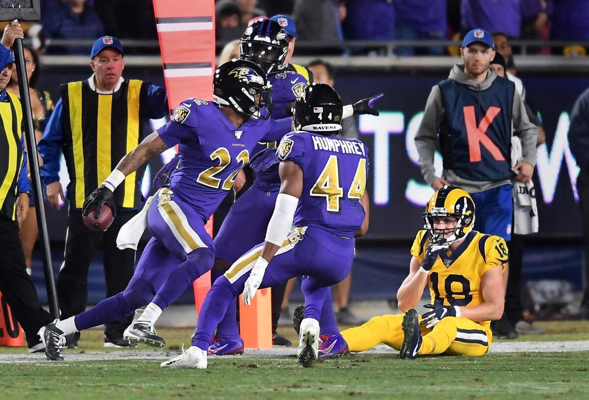 Los Ravens humillaron a los Rams en el Coliseo de Los Ángeles el lunes en la noche.