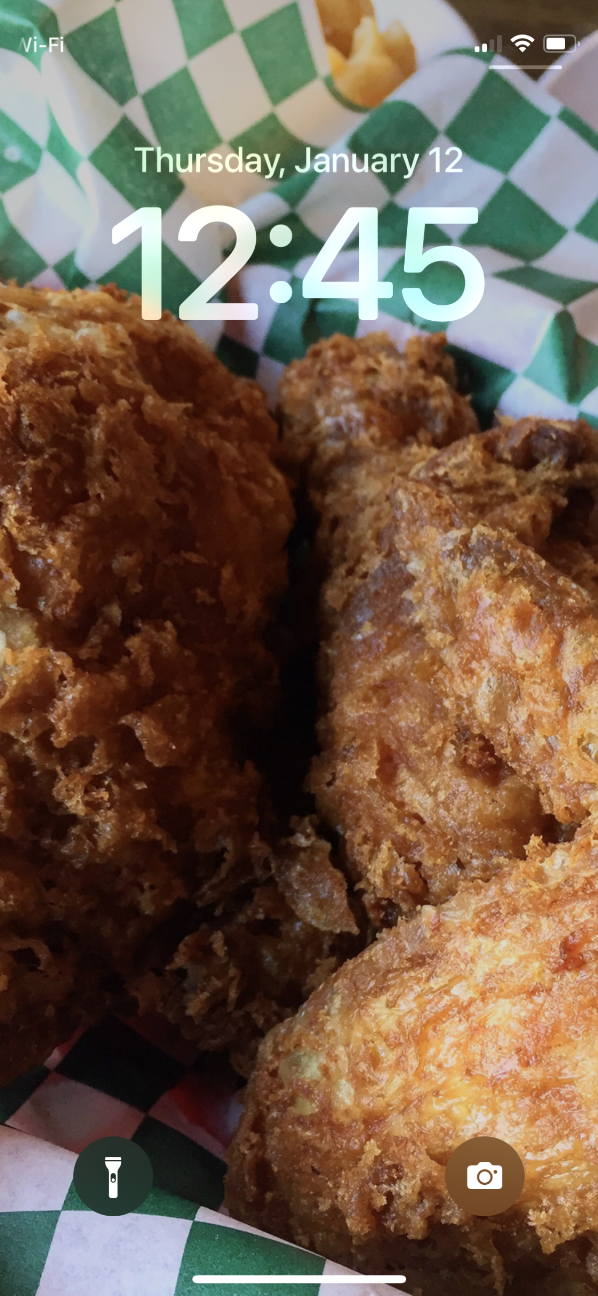 Fried chicken from Willie Mae's in Venice as a phone background
