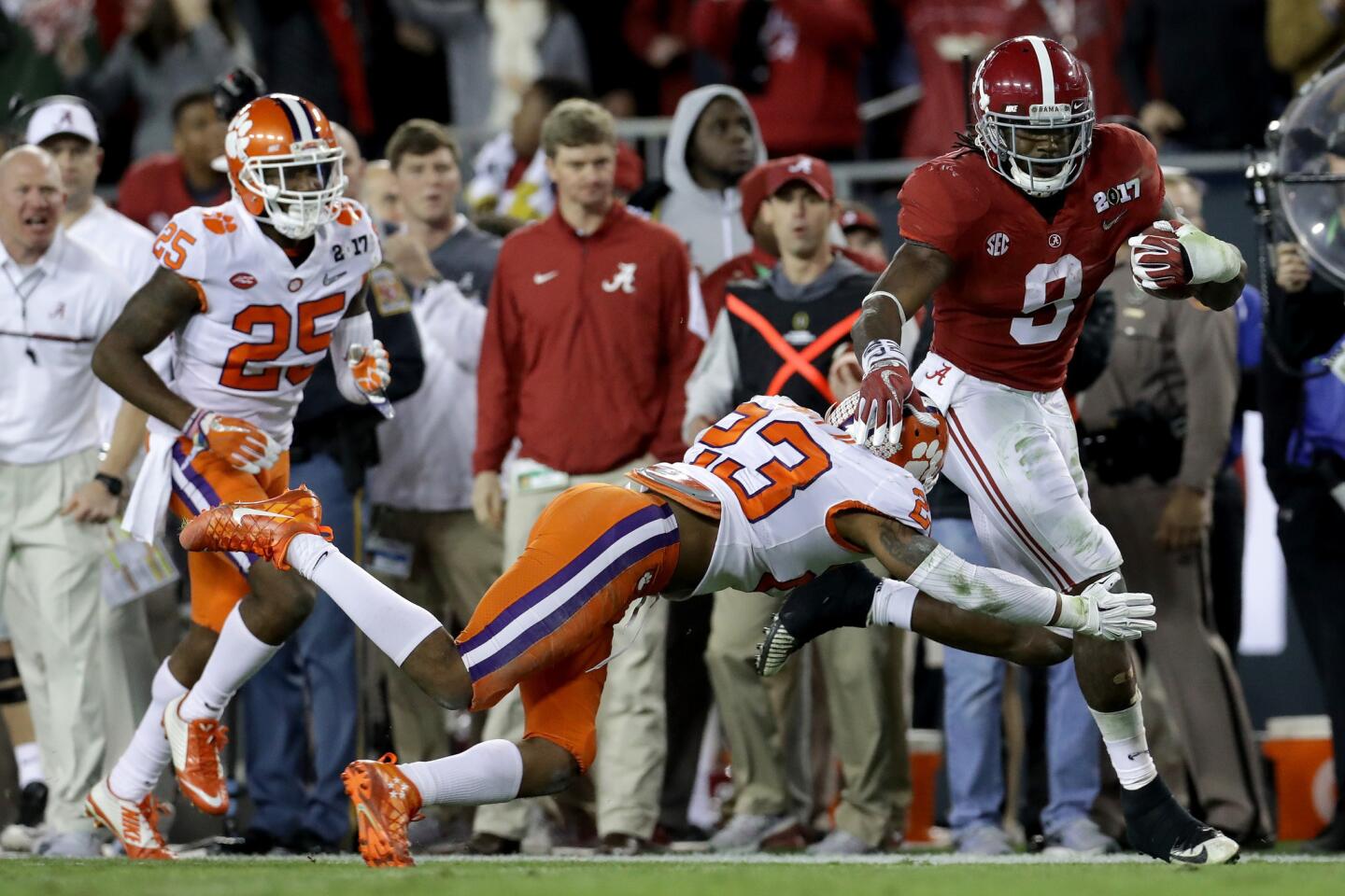 Bo Scarbrough, Van Smith