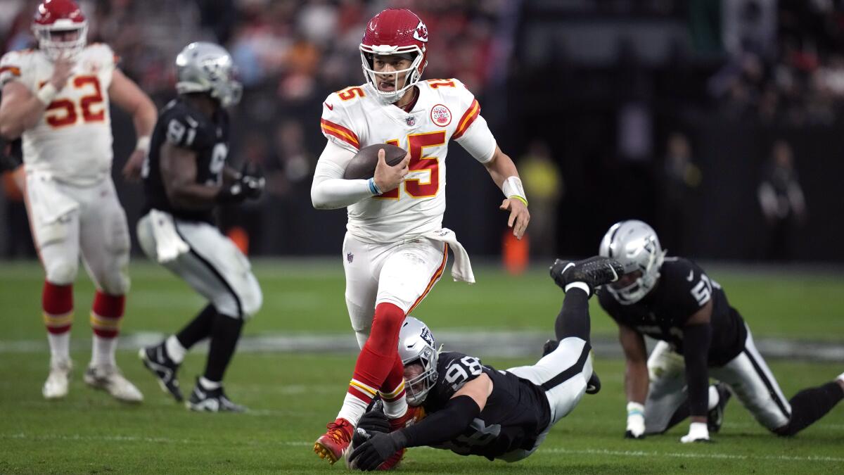 Chiefs get 6 INTs, shut out Raiders 28-0 - The San Diego Union-Tribune