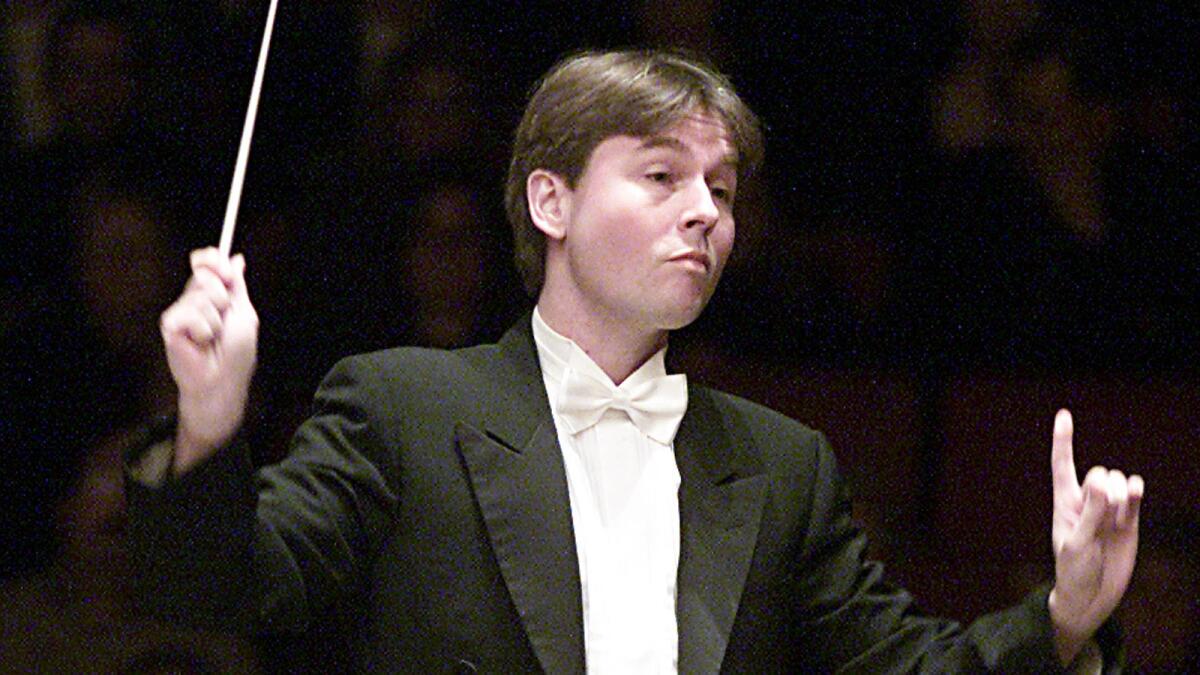 Esa-Pekka Salonen conducts the Los Angeles Philharmonic in 2001.