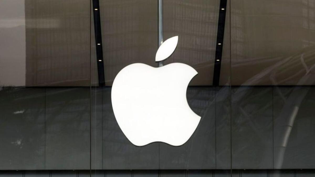 Los fiscales dijeron que Zhang Xiaolang admitió ante el FBI que descargó archivos de tecnología de conducción autónoma de Apple en la computadora portátil de su esposa. (Aleksandar Plavevski / EPA / Shutterstock)