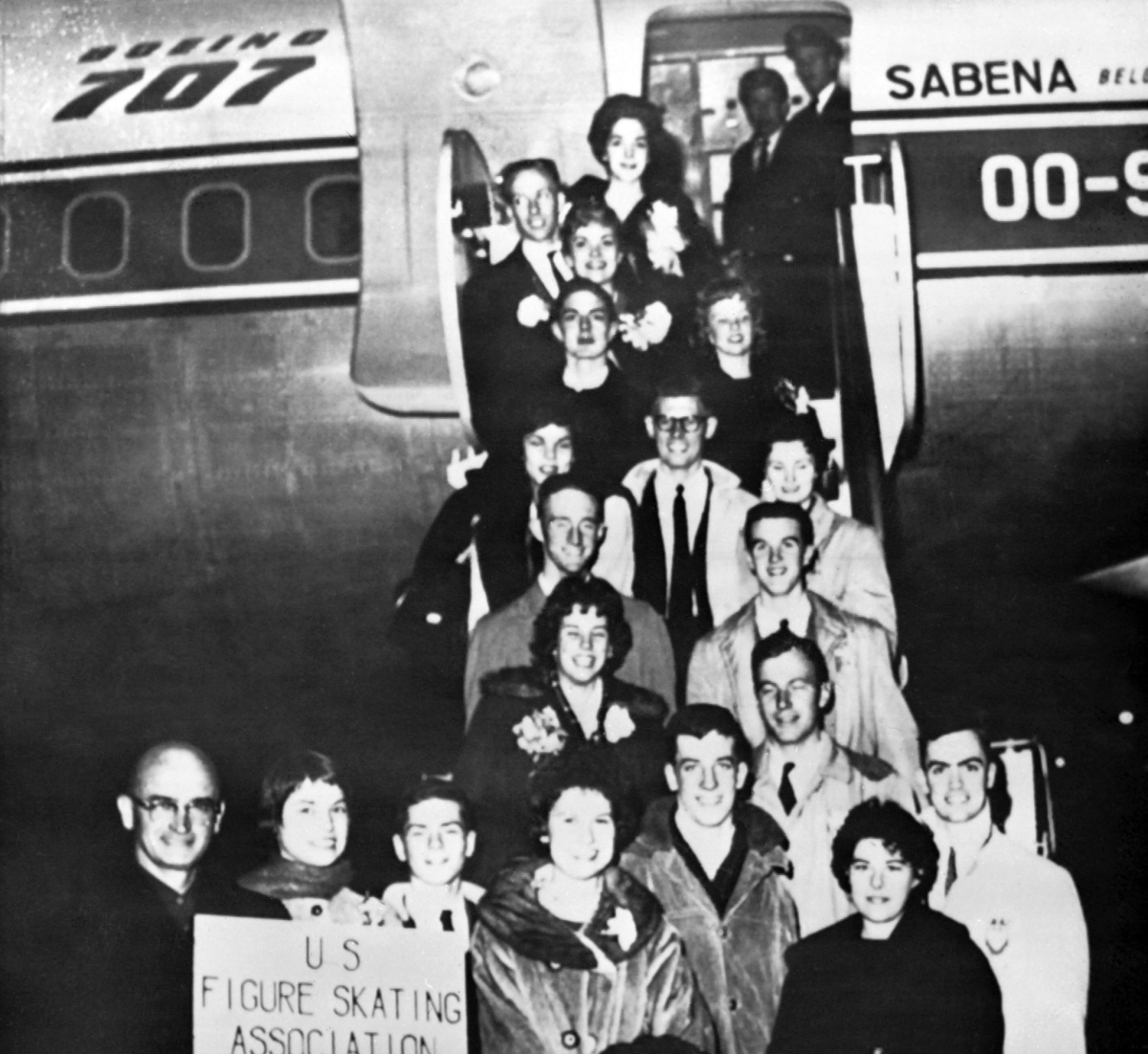 Family picture of the US figure skating team before boarding the Sabena Flight 548, on February 15, 1961 in New York.