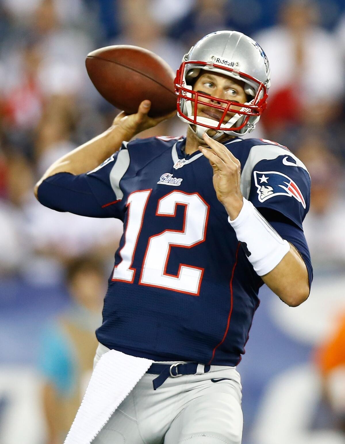 New England quarterback Tom Brady's knee didn't give him any problems in the Patriots' preseason victory over the Tampa Bay Buccaneers on Friday.