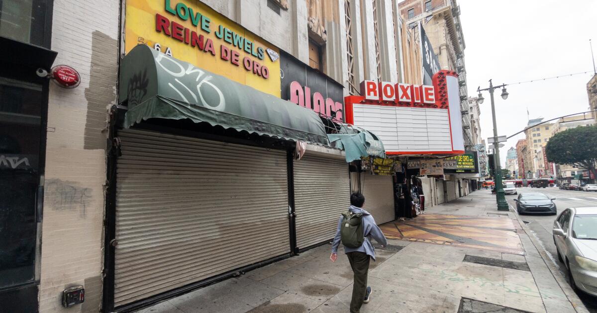 Millions of gold, jewels stolen by thieves, who tunnel into downtown Los Angeles Millions of gold, jewels stolen by thieves, who tunnel into downtown Los Angeles
