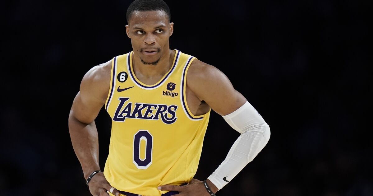 Les Lakers envisagent de faire jouer Russell Westbrook sur le banc