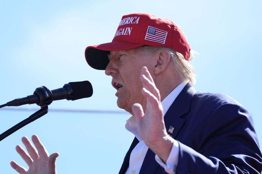 El candidato presidencial republicano Donald Trump habla durante un acto de campaña en el Aeropuerto Central de Wisconsin, el sábado 7 de septiembre de 2024, en Mosinee, Wisconsin (Foto AP/Alex Brandon).